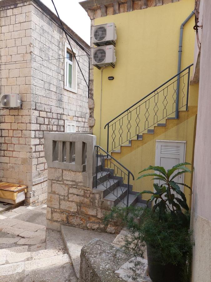 Račišće Apartmani Antonia מראה חיצוני תמונה